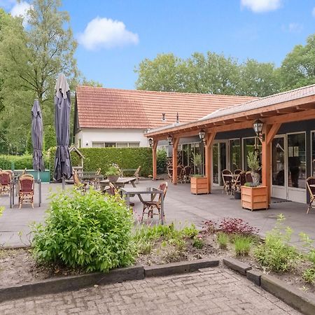 Beautiful Chalet In The Woods With A Shared Pool Vledder Eksteriør bilde