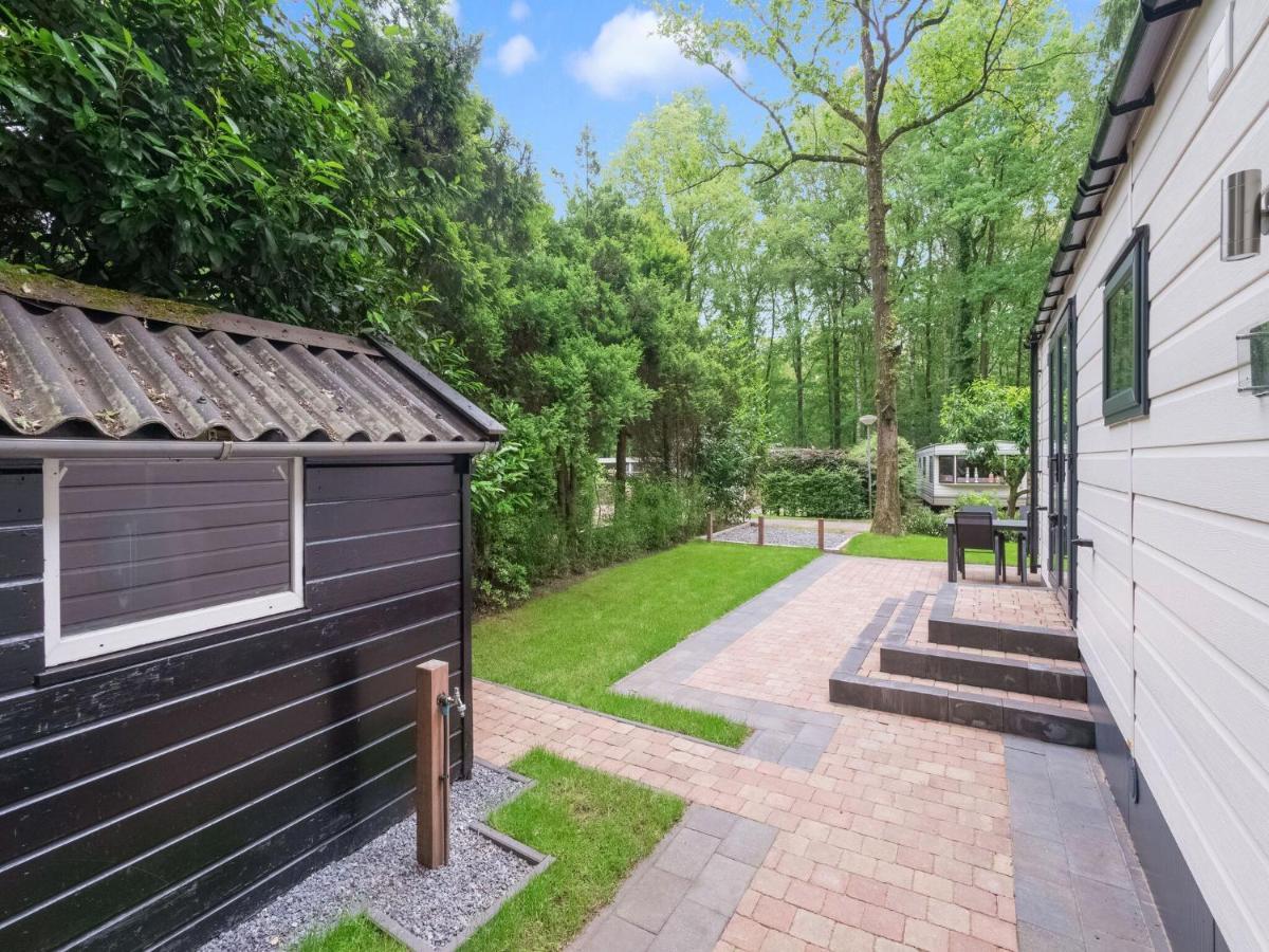 Beautiful Chalet In The Woods With A Shared Pool Vledder Eksteriør bilde