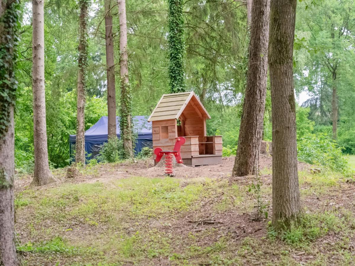 Beautiful Chalet In The Woods With A Shared Pool Vledder Eksteriør bilde