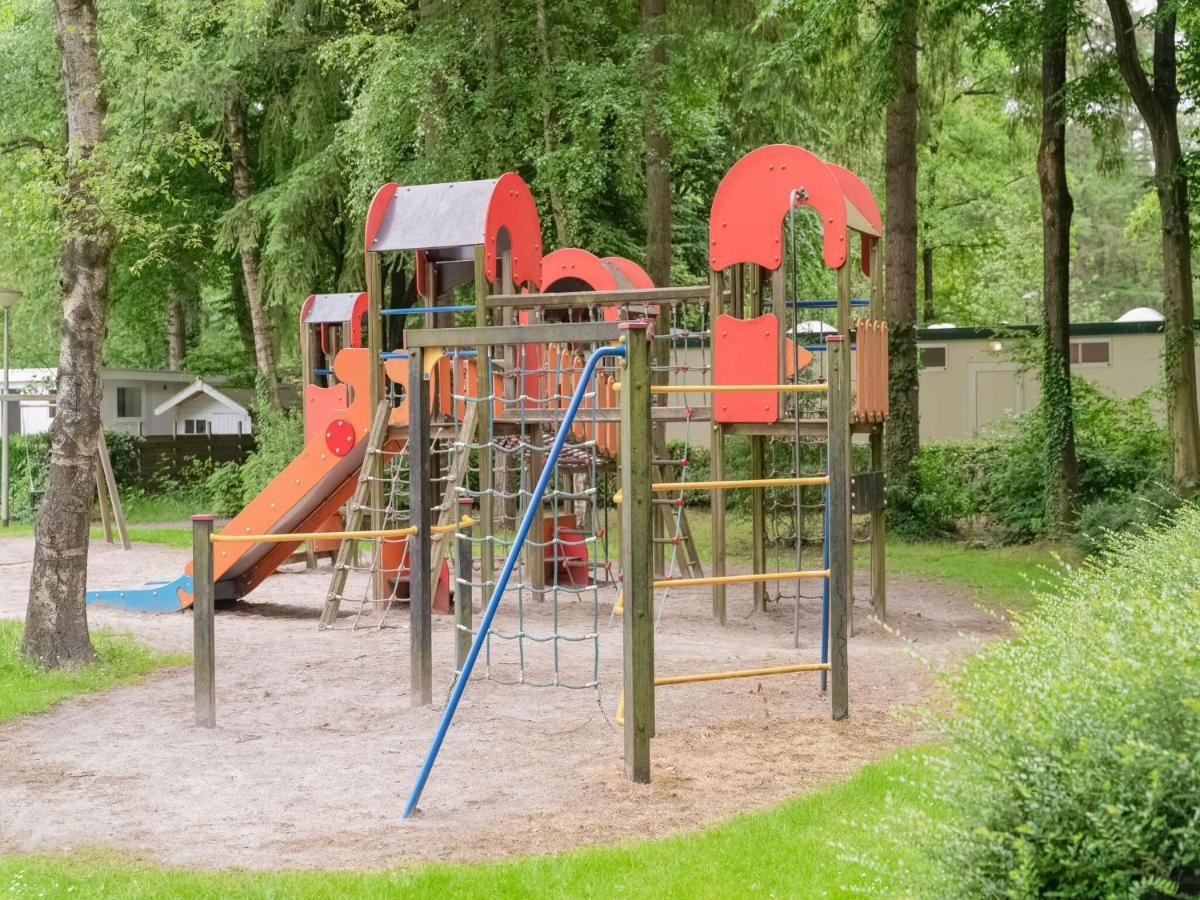 Beautiful Chalet In The Woods With A Shared Pool Vledder Eksteriør bilde