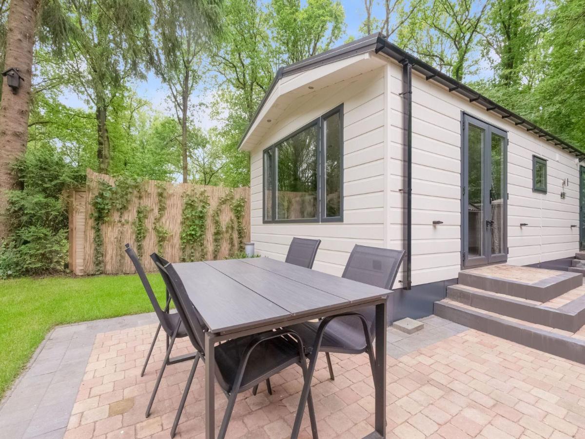 Beautiful Chalet In The Woods With A Shared Pool Vledder Eksteriør bilde